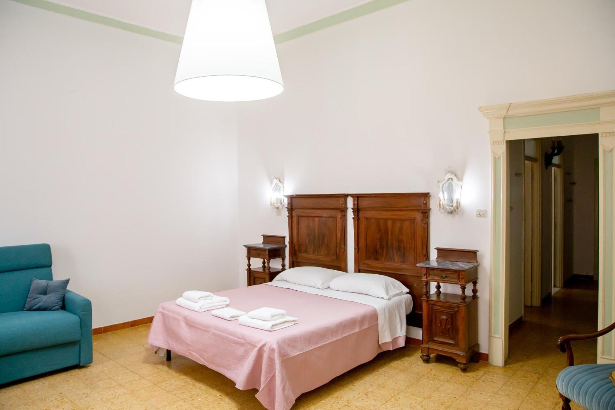 Honore De Balzac Alghero Luaran gambar